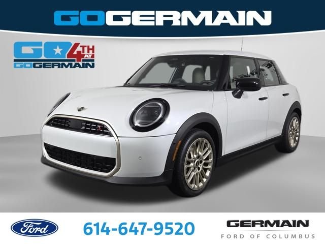 2025 MINI Hardtop Cooper S Signature's photo