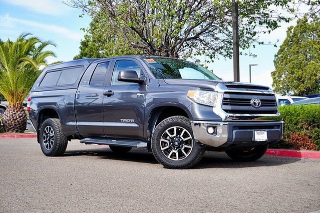 Used 2014  Toyota SR5 image 1