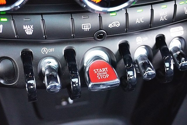 Used 2023  MINI Base image 27