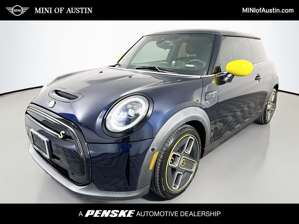 2022 MINI Hardtop Cooper SE's photo