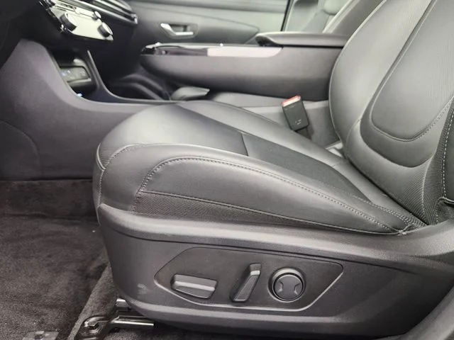 Used 2025 Gray Hyundai SEL Convenience image 11