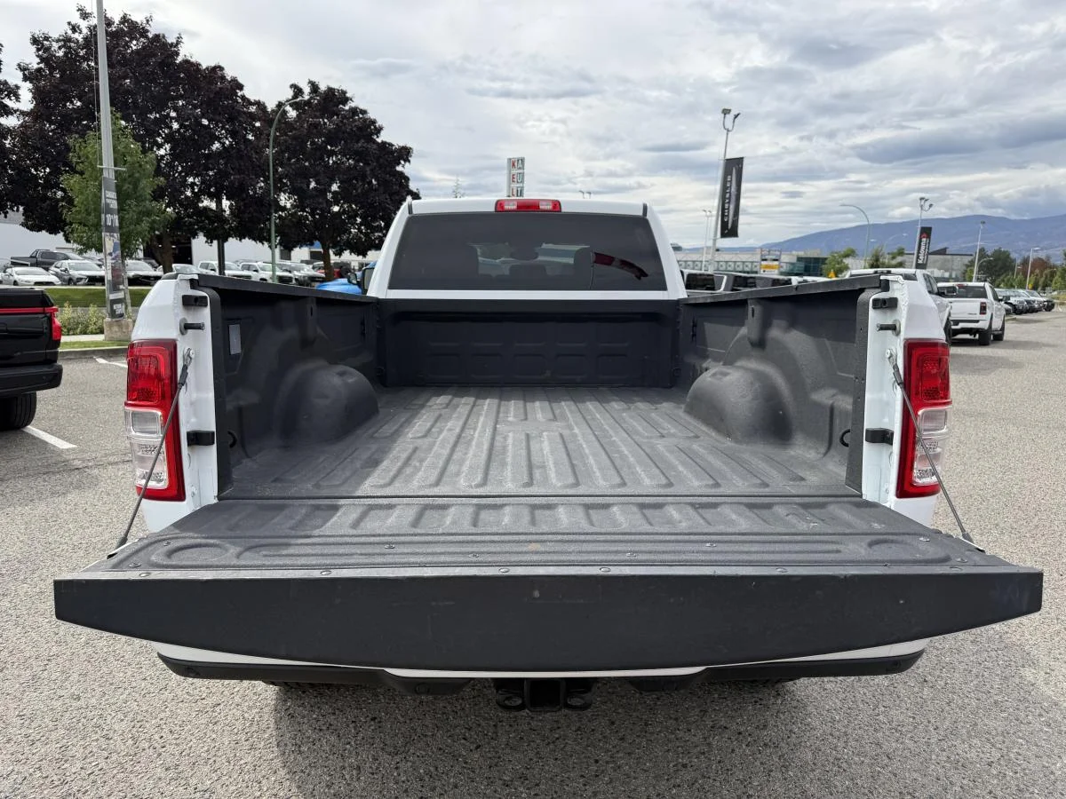 Used 2023 White RAM Big Horn image 6