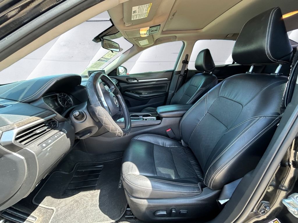 Used 2023 Black Nissan 2.5 SL image 7