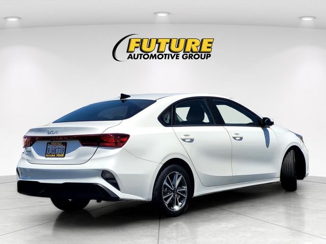 Used 2023 White Kia LXS image 4