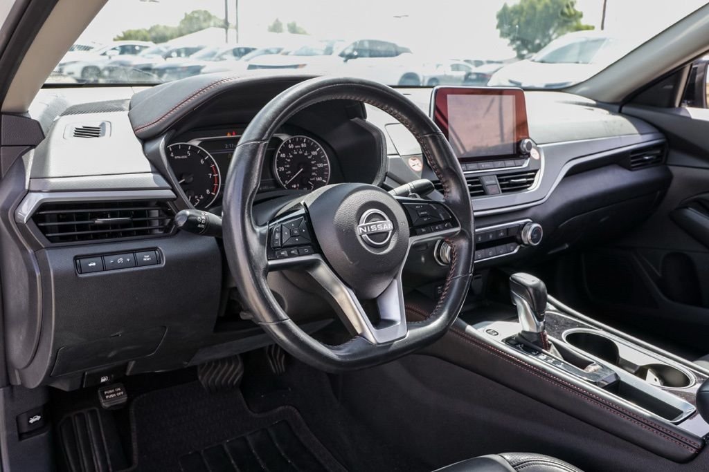 Used 2024 White Nissan 2.5 SR image 16