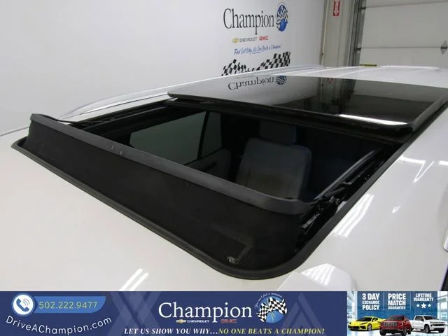 Used 2025 Iridescent Pearl Tricoat Chevrolet Premier image 4