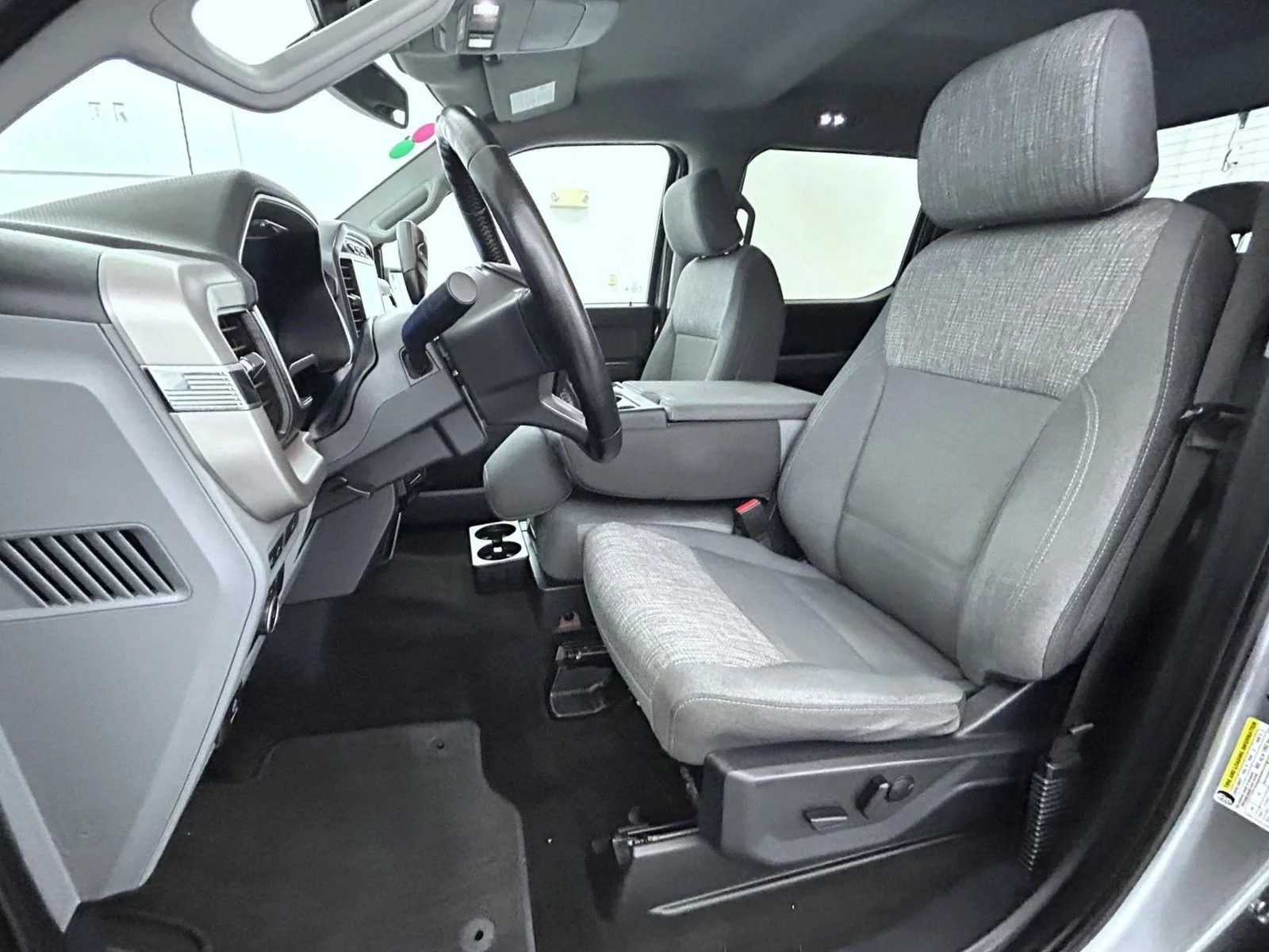 Used 2022 Silver Ford XLT image 10