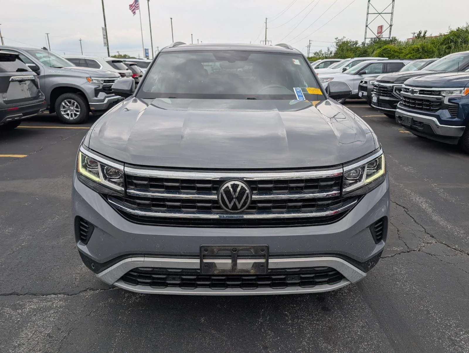 Used 2021 Pure Gray Volkswagen 3.6L V6 SE w/Technology image 2