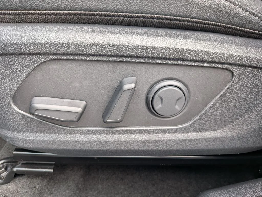 New 2026 Gray Metallic Kia EX image 41