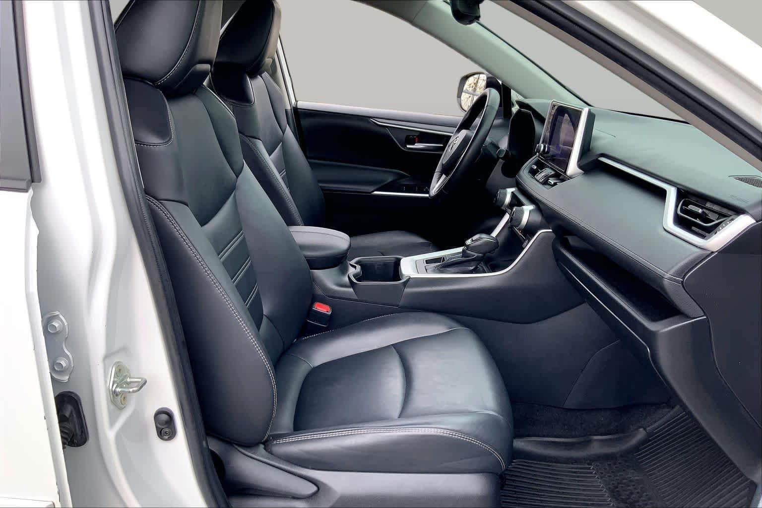 Used 2023 Wind Chill Pearl Toyota XLE Premium image 9