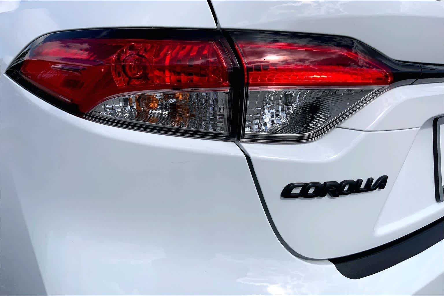Used 2026 Ice Cap Toyota SE image 28