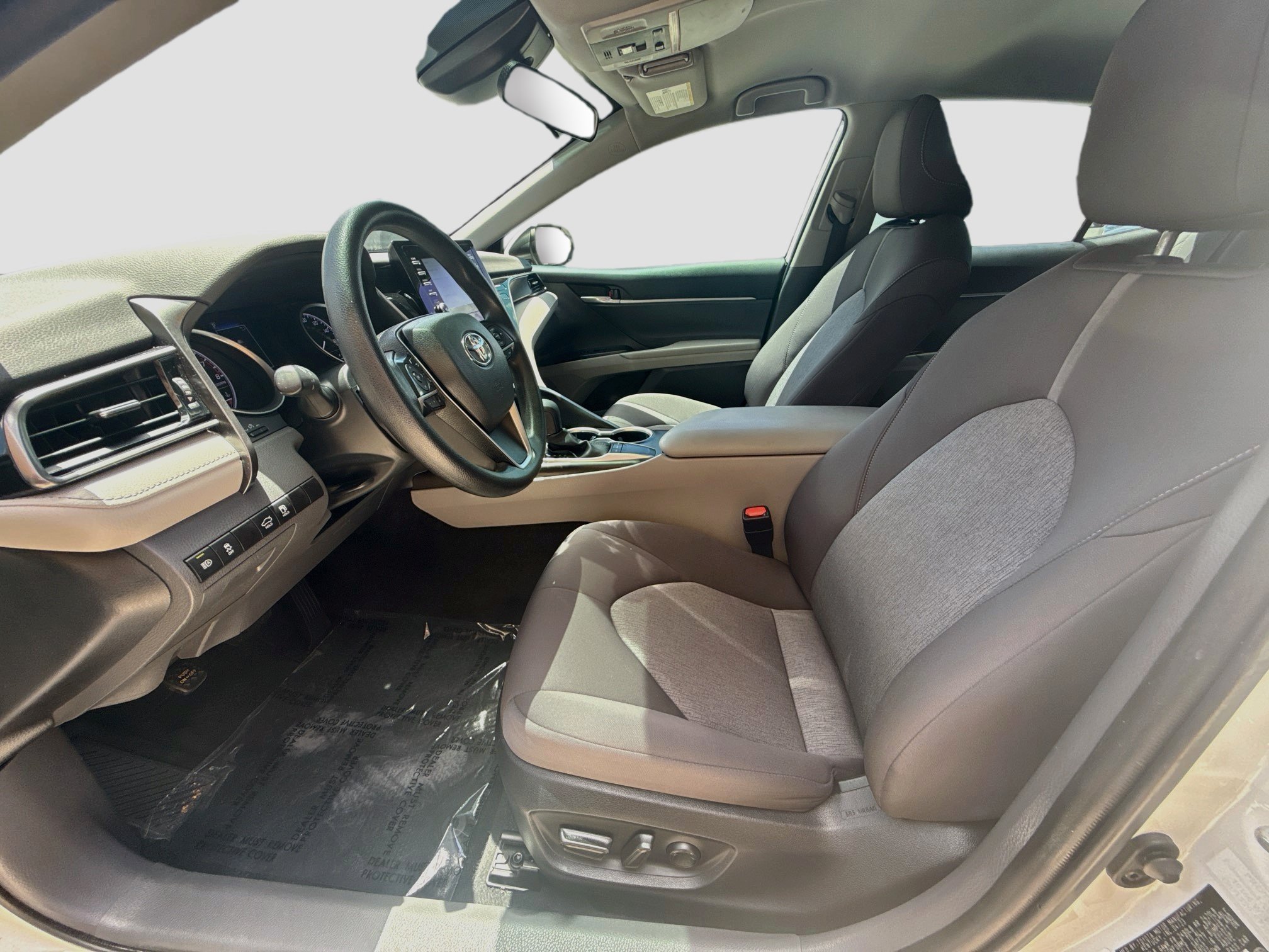 Used 2023 Ice Toyota LE image 16