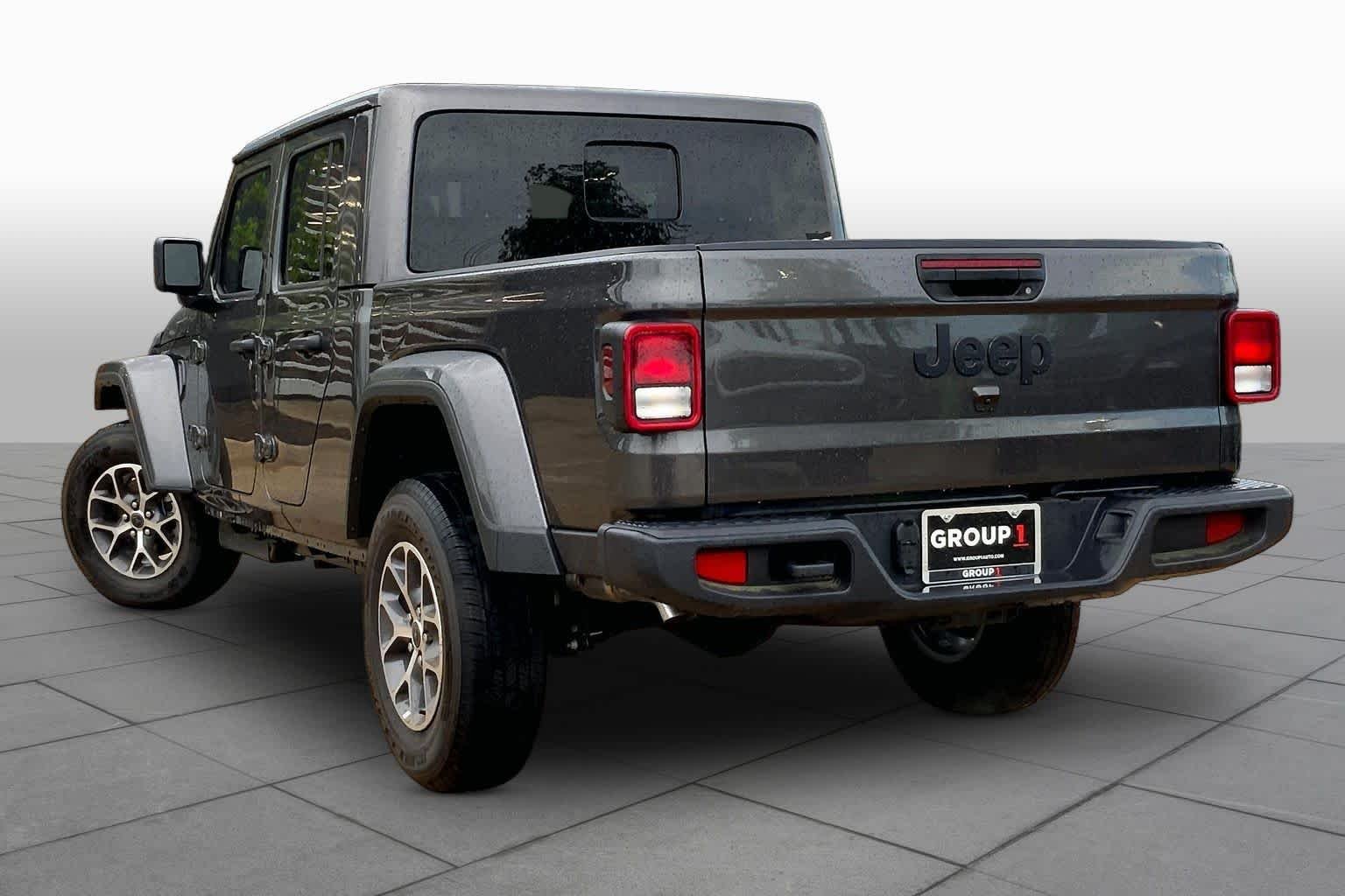 New 2026 Granite Crystal Metallic Clearcoat Jeep Sport S image 12