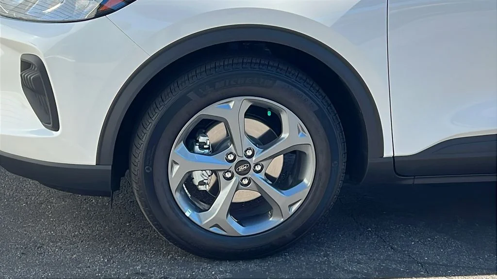 New 2025 Star White Metallic Tri-coat Ford ST-Line image 6