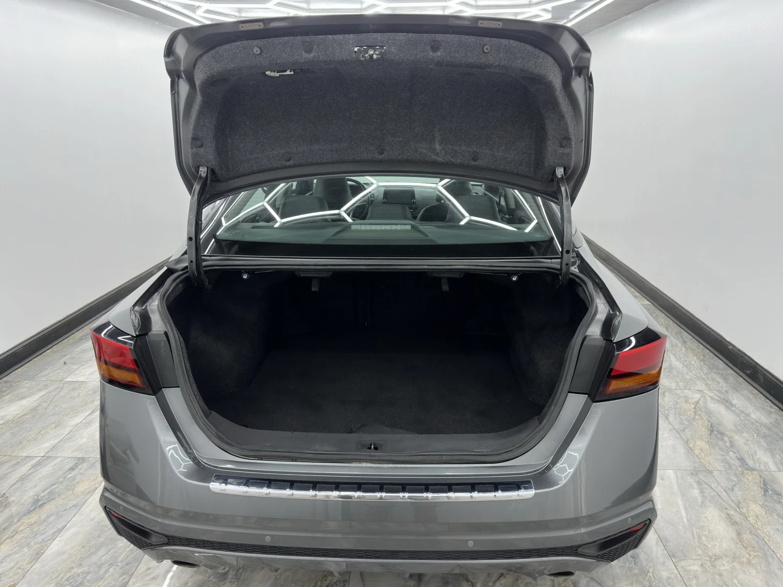 Used 2022 Gun Metallic Nissan 2.5 SR image 6