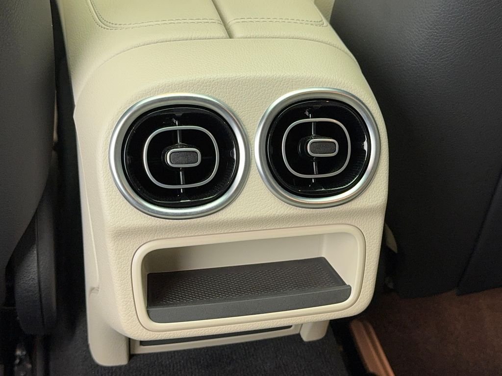 2024 Mercedes-Benz C-Class Sedan C 300 - Photo 44