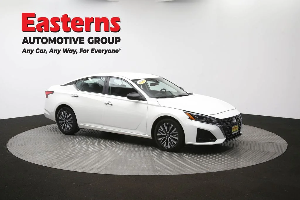Used 2025 White Nissan 2.5 SV image 45