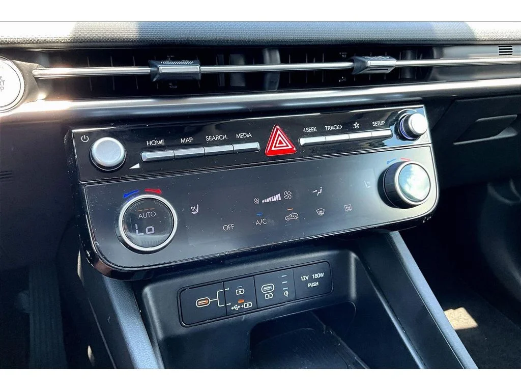Used 2025  Hyundai SEL Convenience image 22