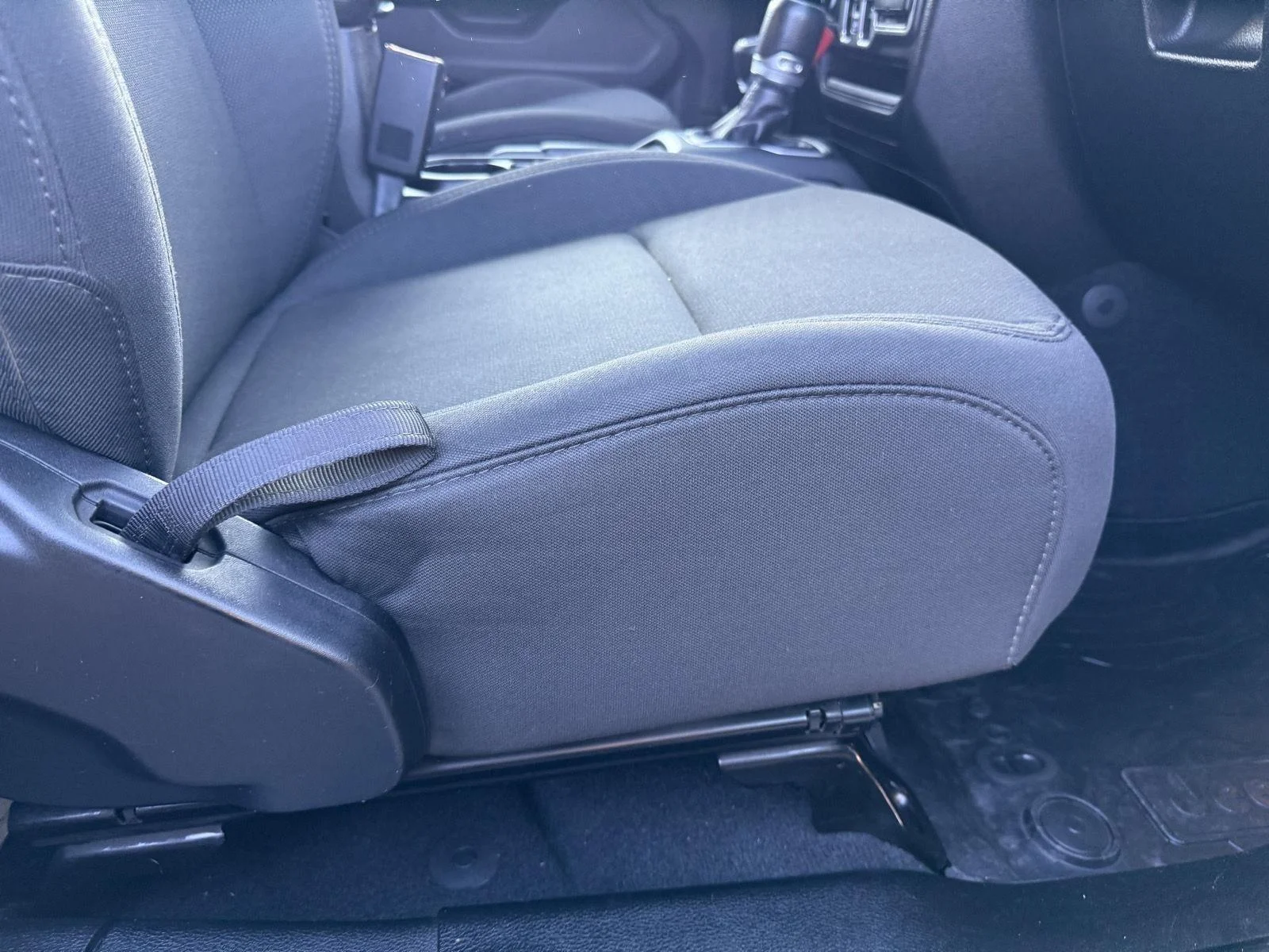 Used 2018 Black Clearcoat Jeep Sport S image 17