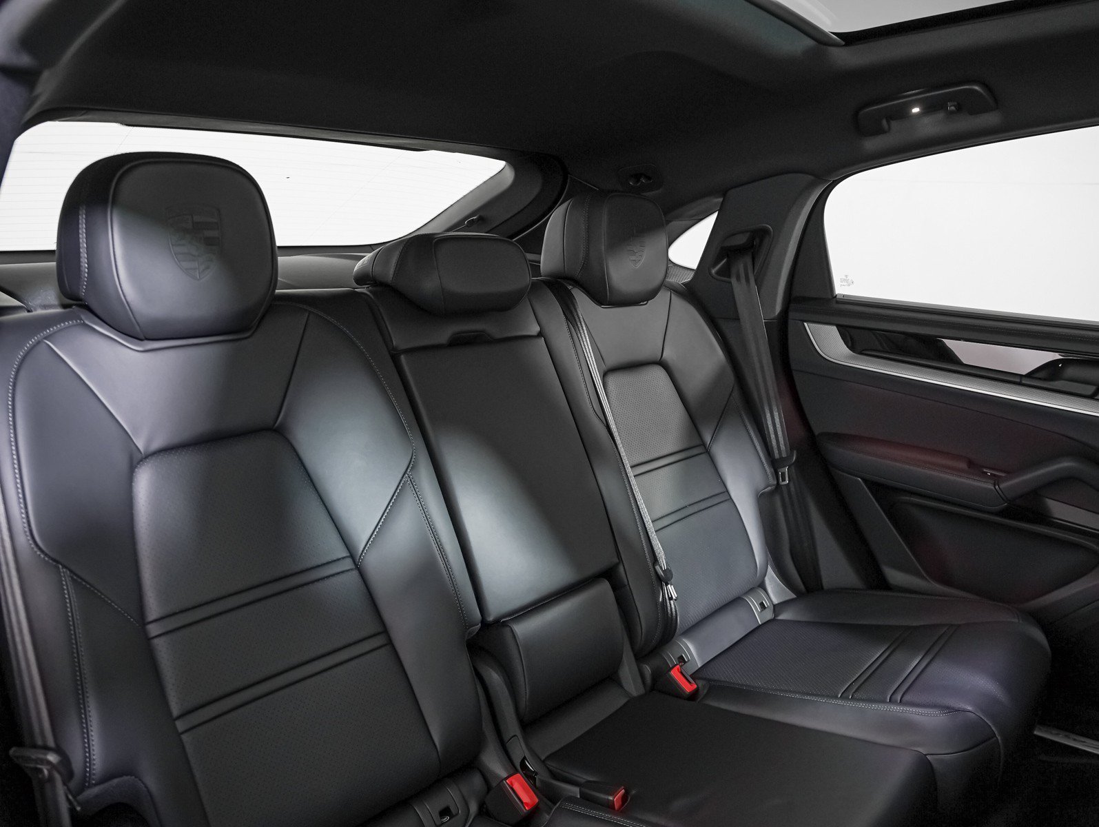 New 2026 CHROMITE BLACK Porsche E-Hybrid Coupe image 6