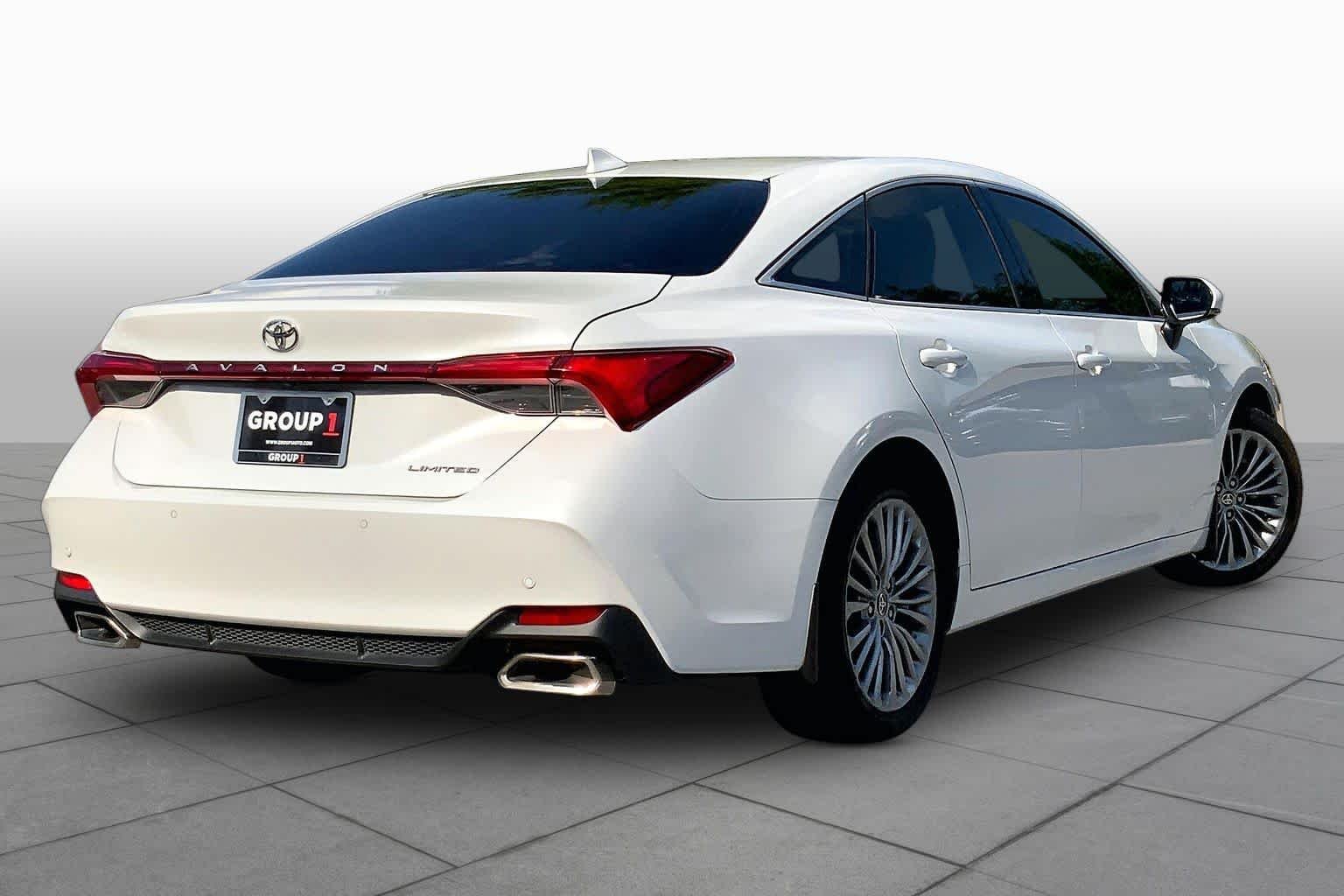 Used 2022 Wind Chill Pearl Toyota Limited image 13