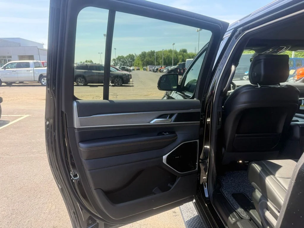 New 2026 Black Jeep  image 34