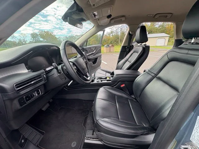 Used 2023 Blue Metallic Lincoln Standard image 11