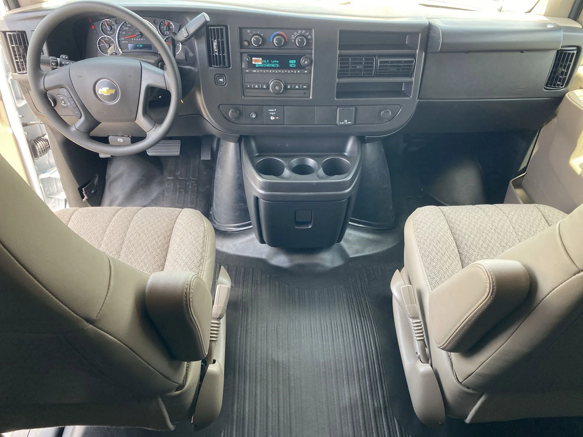 2026 Chevrolet Express Cargo Work Van - Photo 19