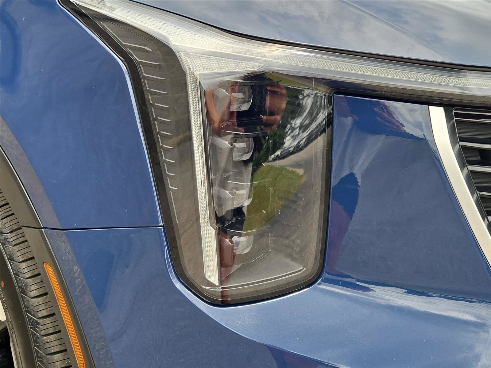 Used 2025 Midnight Lake Blue Kia EX image 4