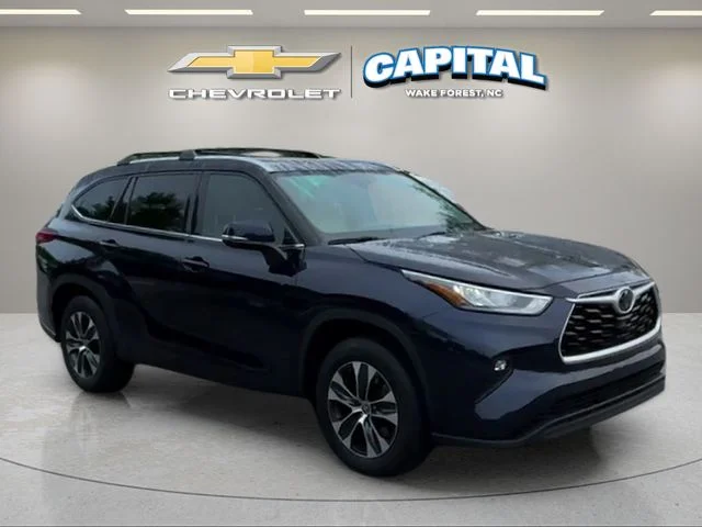 Used 2020  Toyota XLE image 8