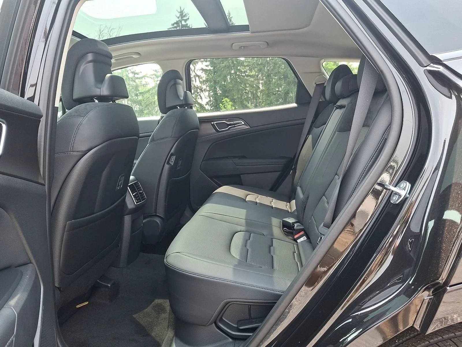 New 2027 Black Kia SX-Prestige image 10