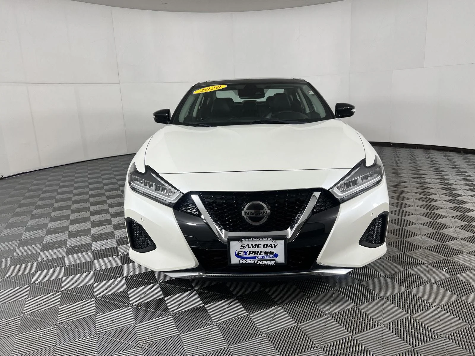 Used 2020 Pearl White Tricoat Nissan SL image 2