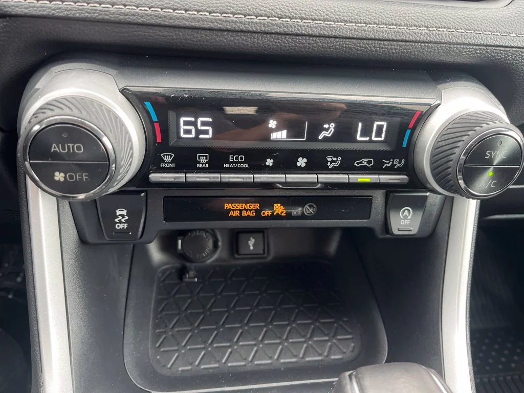 Used 2020 Midnight Black Metallic Toyota XLE Premium image 24