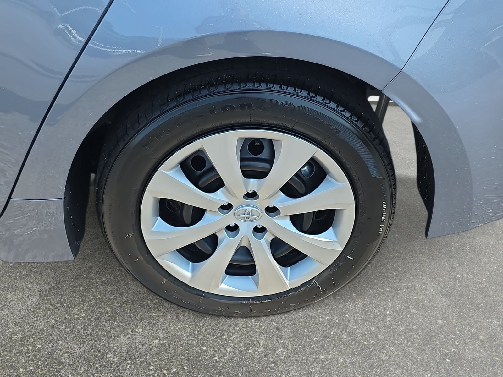 Used 2025  Toyota LE image 30