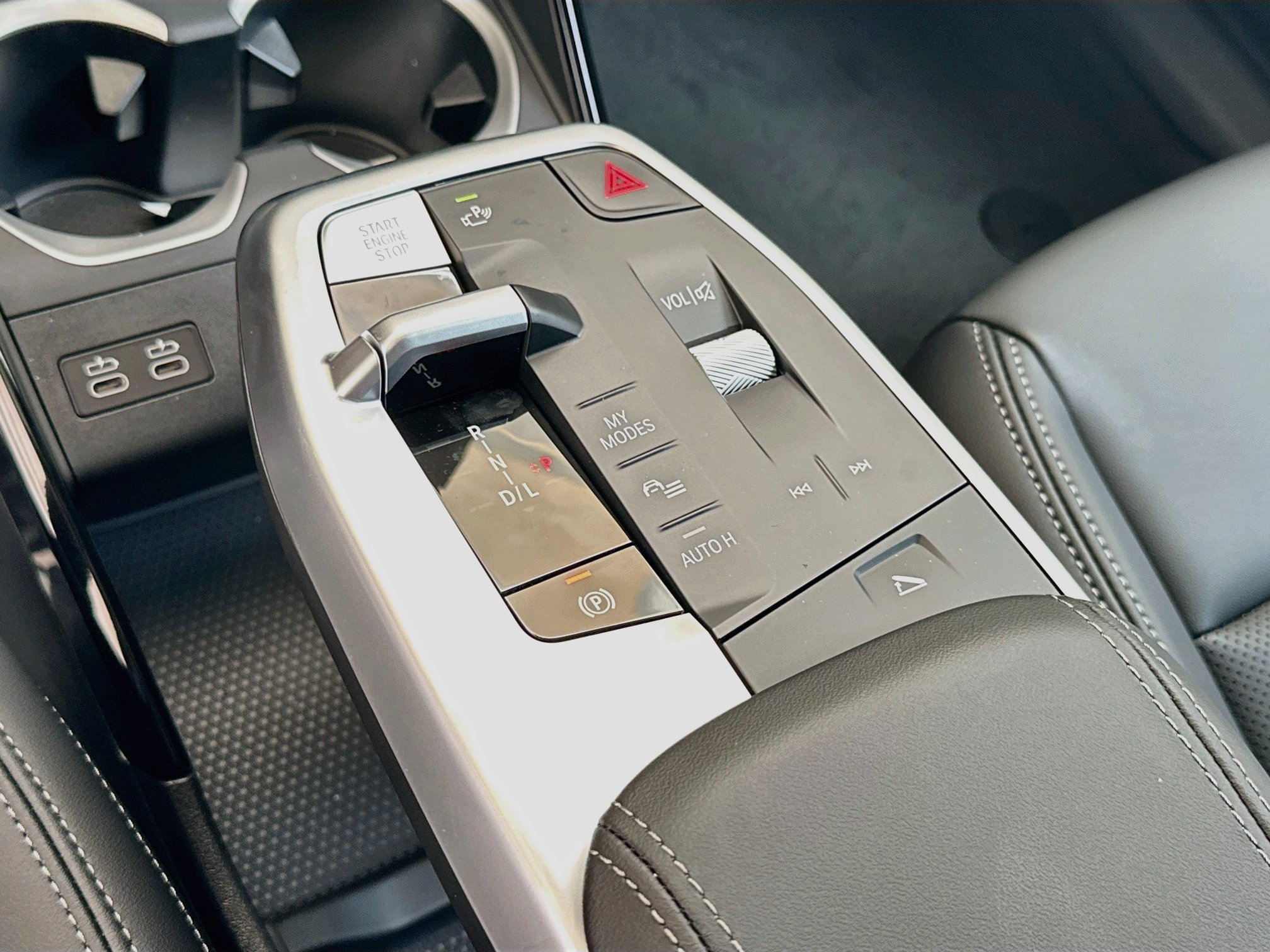 New 2026 Mineral White Metallic BMW xDrive28i image 13