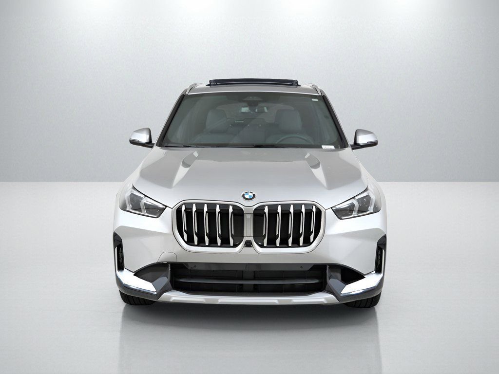 Used 2026 Space Silver Metallic BMW xDrive28i image 3
