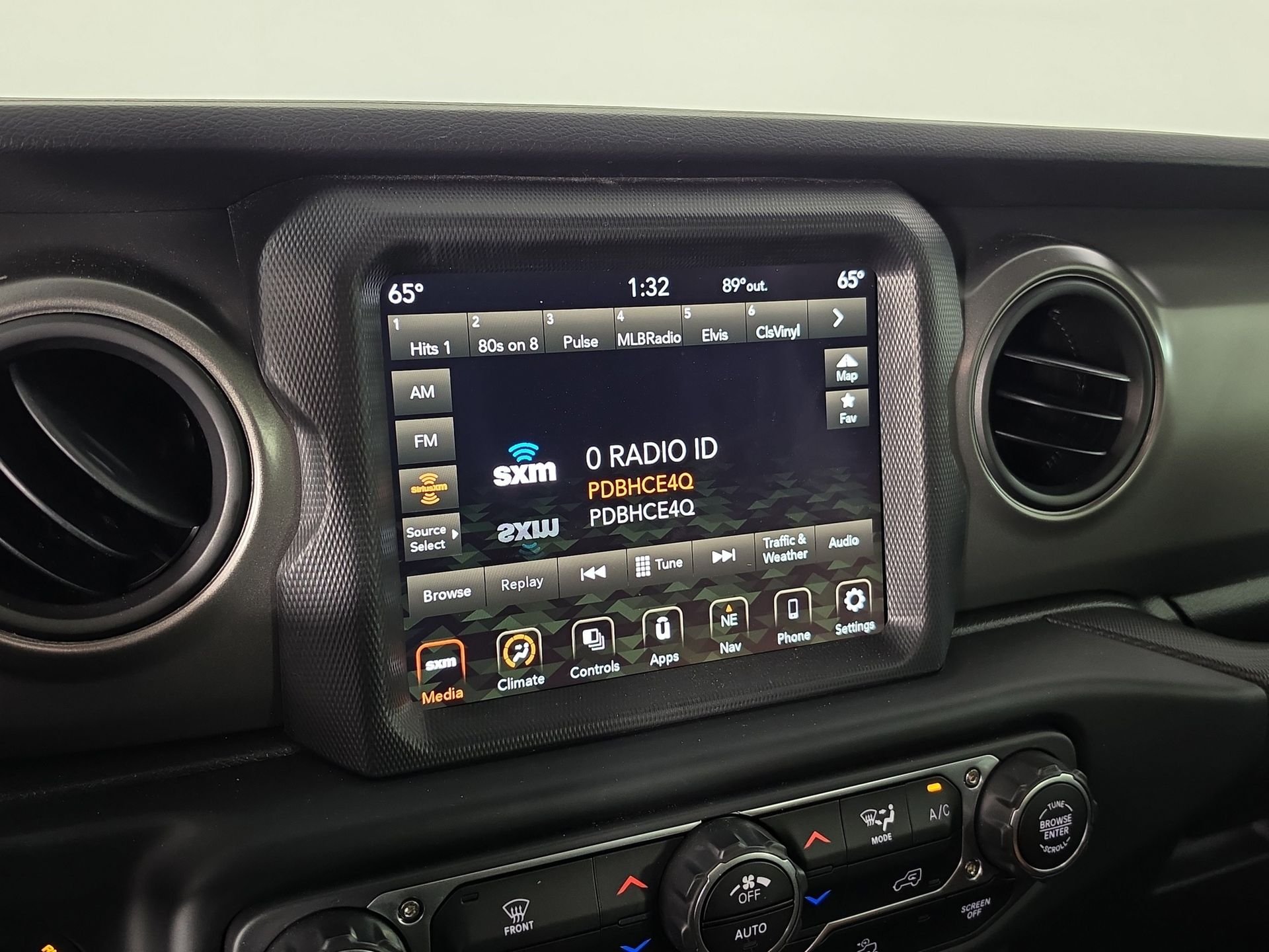 Used 2023 White Jeep Sport S image 16