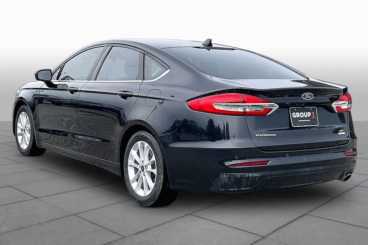 Used 2019 Agate Black Ford SE image 12