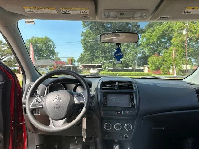 Used 2018 Red Mitsubishi 2.0 ES image 22