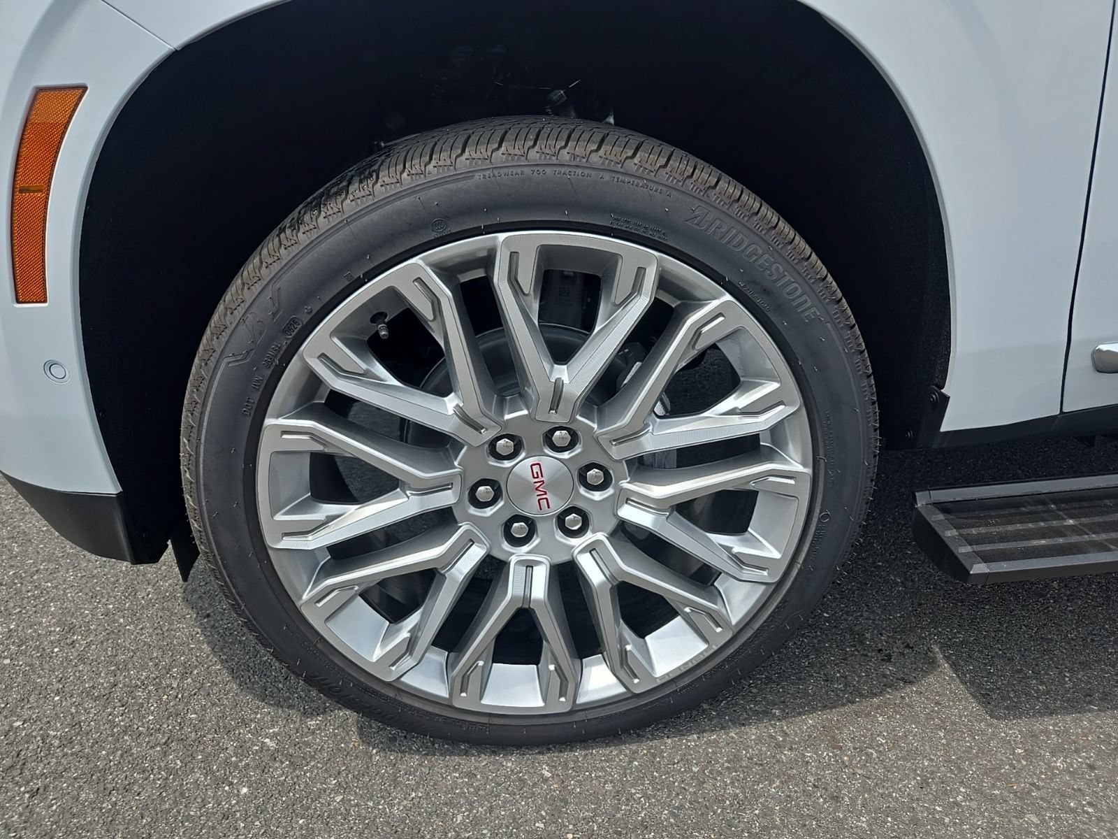 2026 GMC Yukon XL Denali - Photo 18