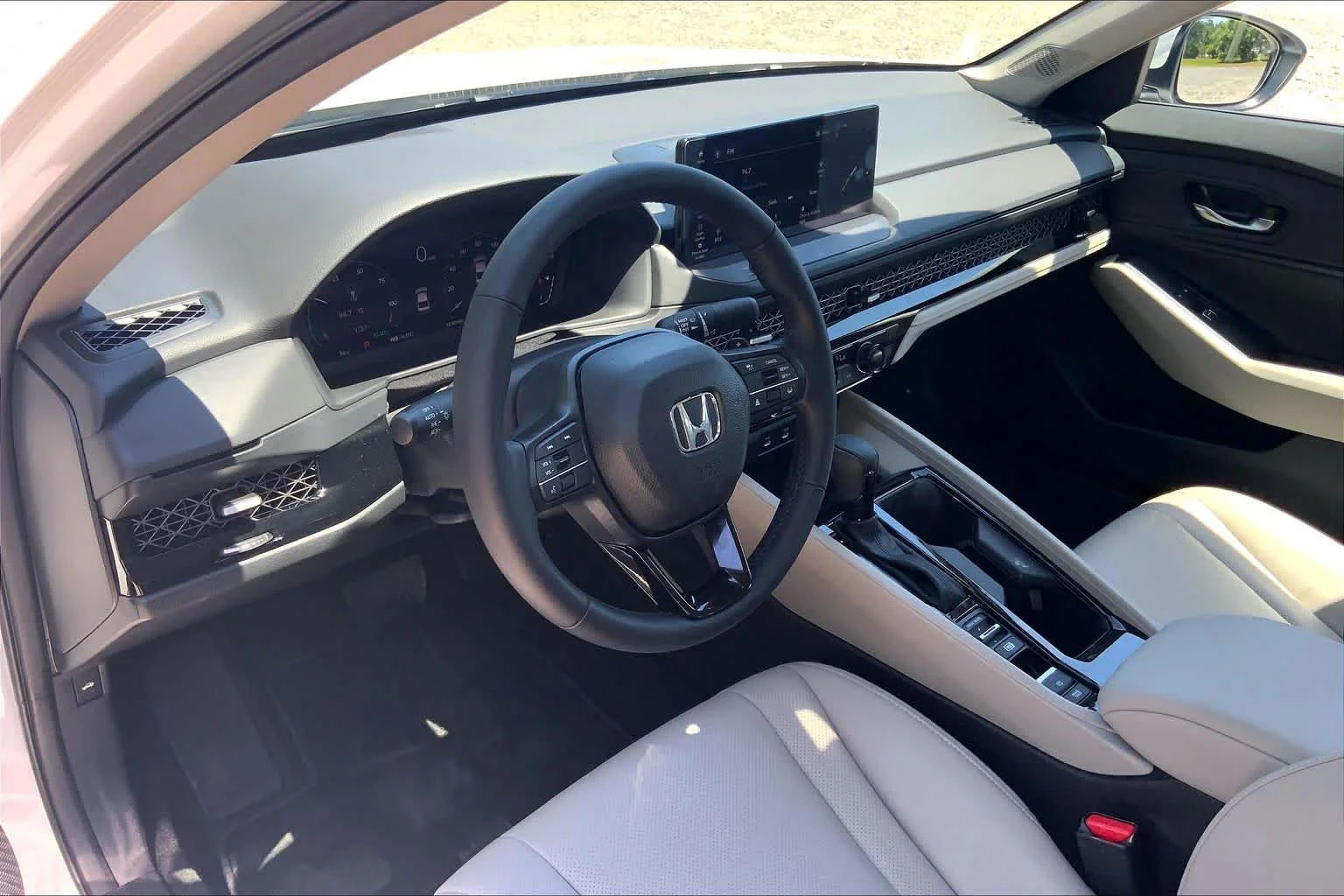 Used 2026 Platinum White Pearl Honda EX-L image 18