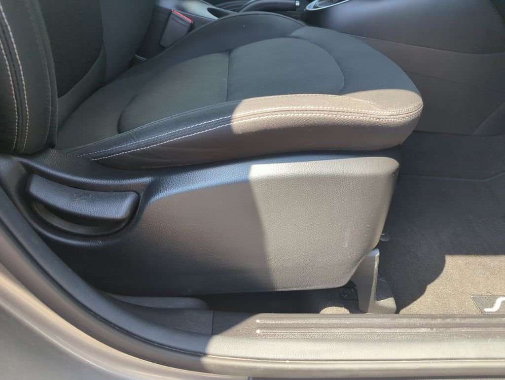 Used 2017 Gray Kia Base image 34