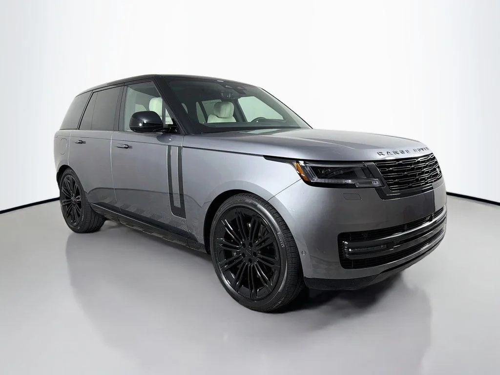 New 2026 Eiger Grey Land Rover SE image 3
