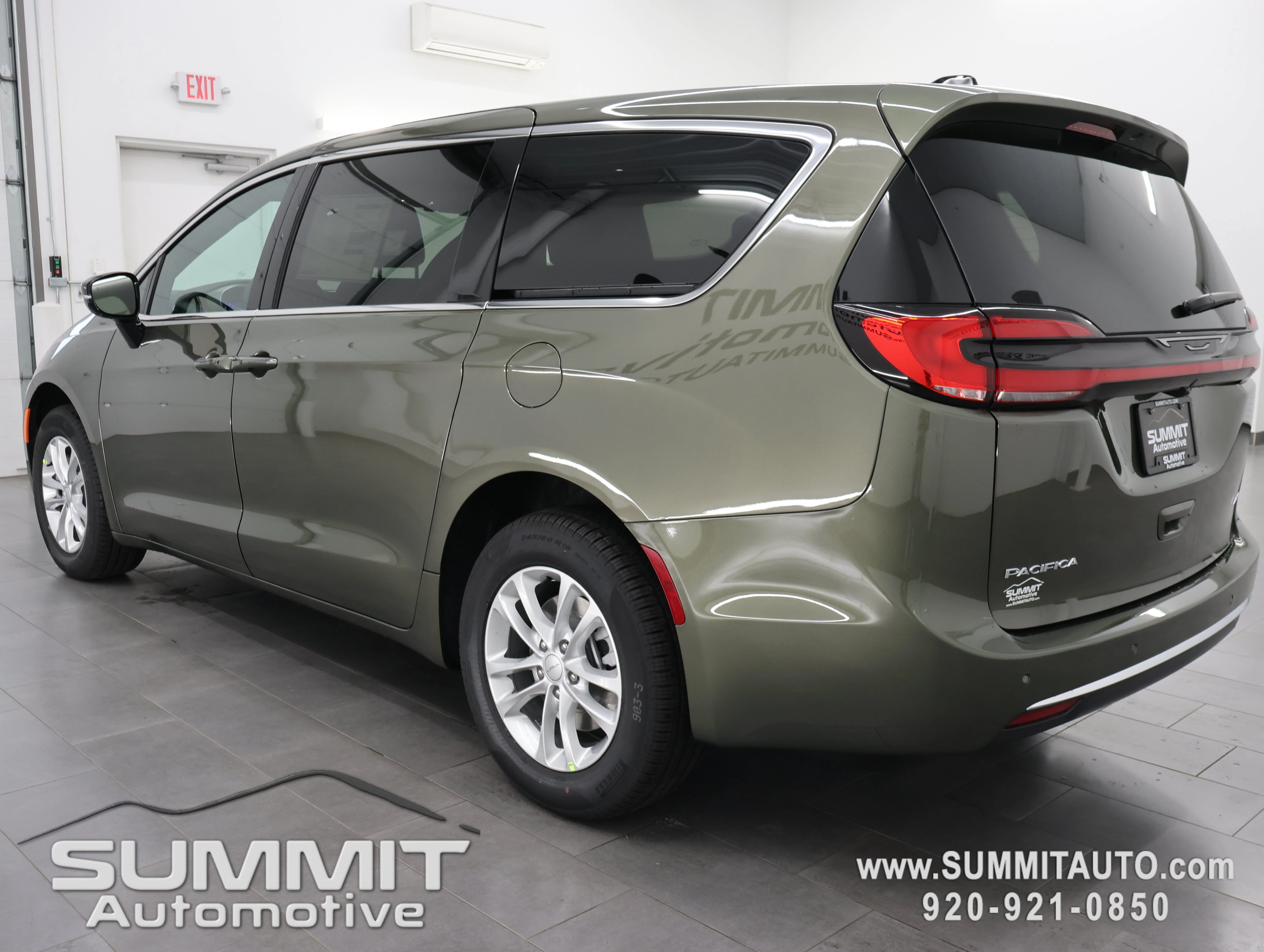 New 2027 Olive Green Pearl-Coat Exterior Paint Chrysler Select image 6