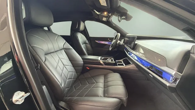 Used 2025 Black Sapphire Metallic BMW 760i xDrive image 11
