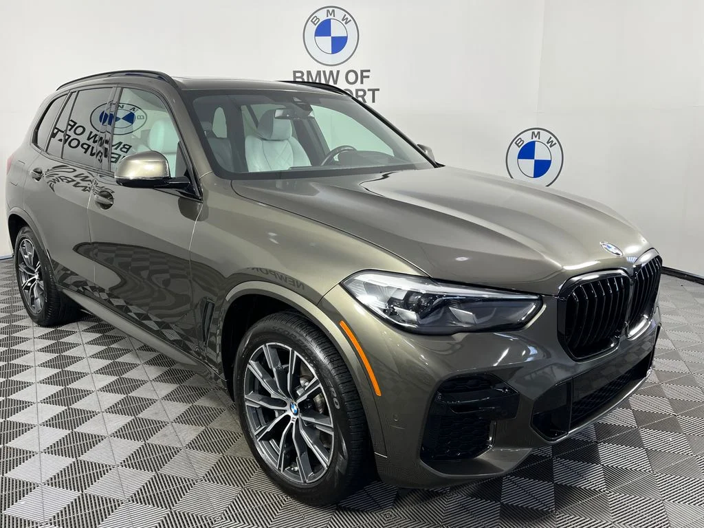Certified Used 2023 Manhattan Green Metallic BMW xDrive40i image 1