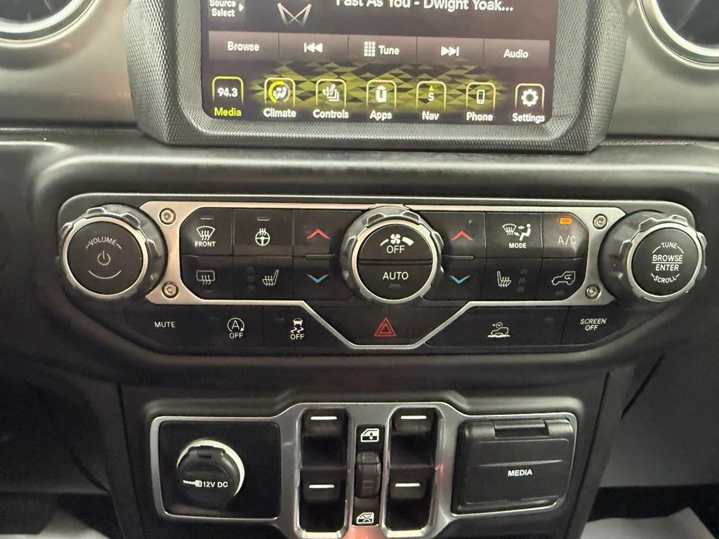 Certified Used 2020 Green Jeep Overland image 28
