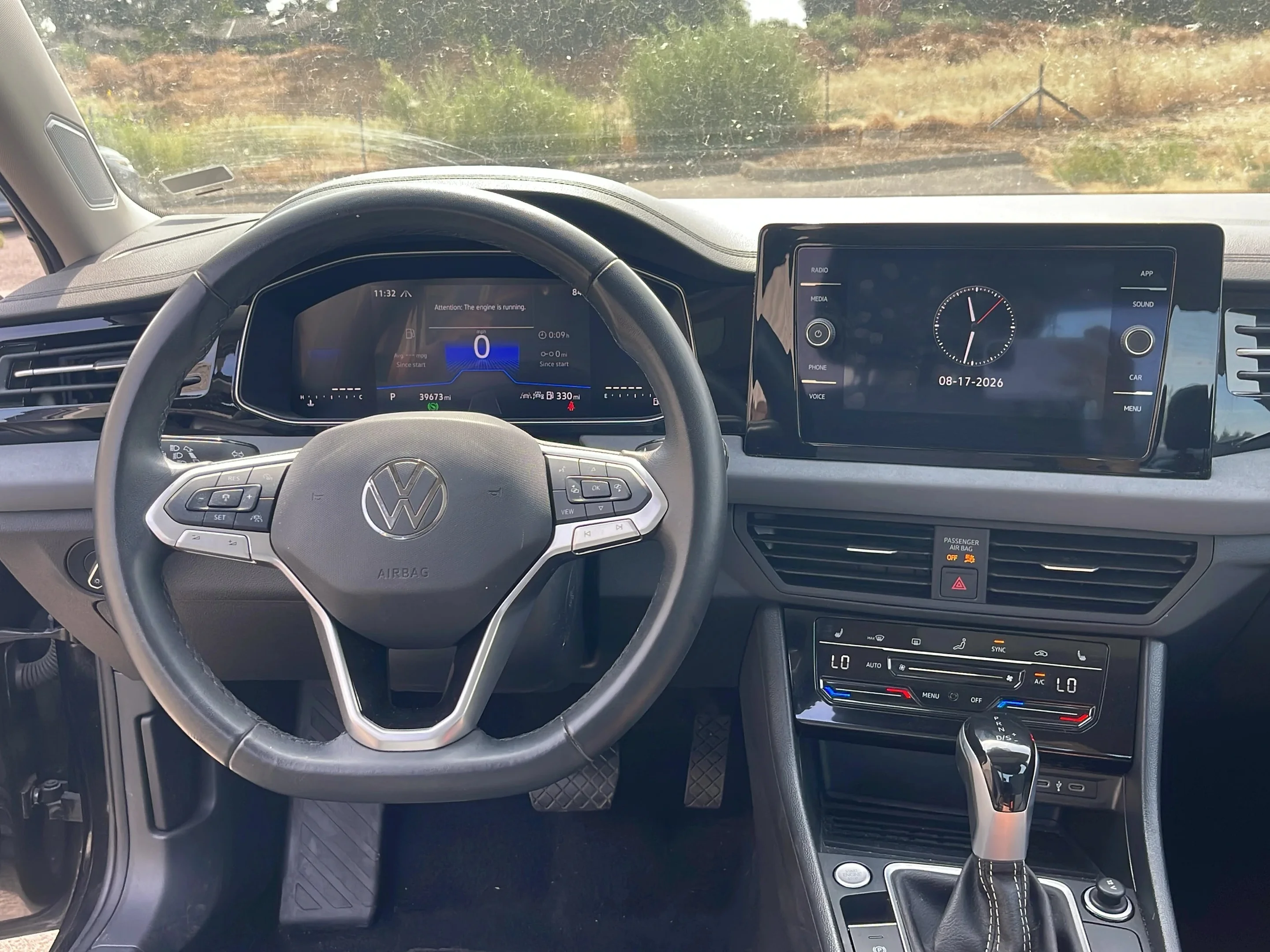 2025 Volkswagen Jetta SE - Photo 11