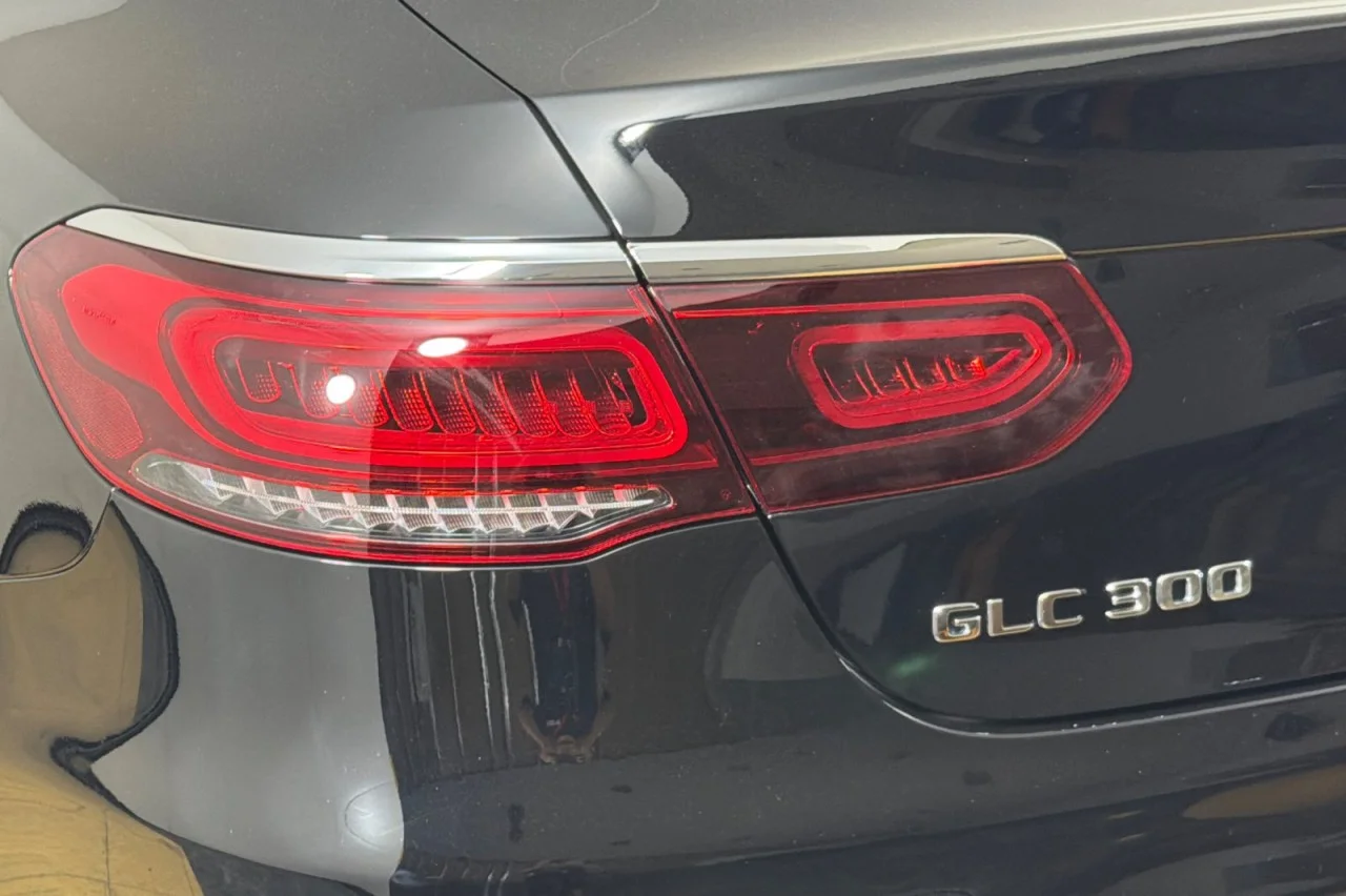 Used 2022 Black Mercedes-Benz GLC 300 image 25