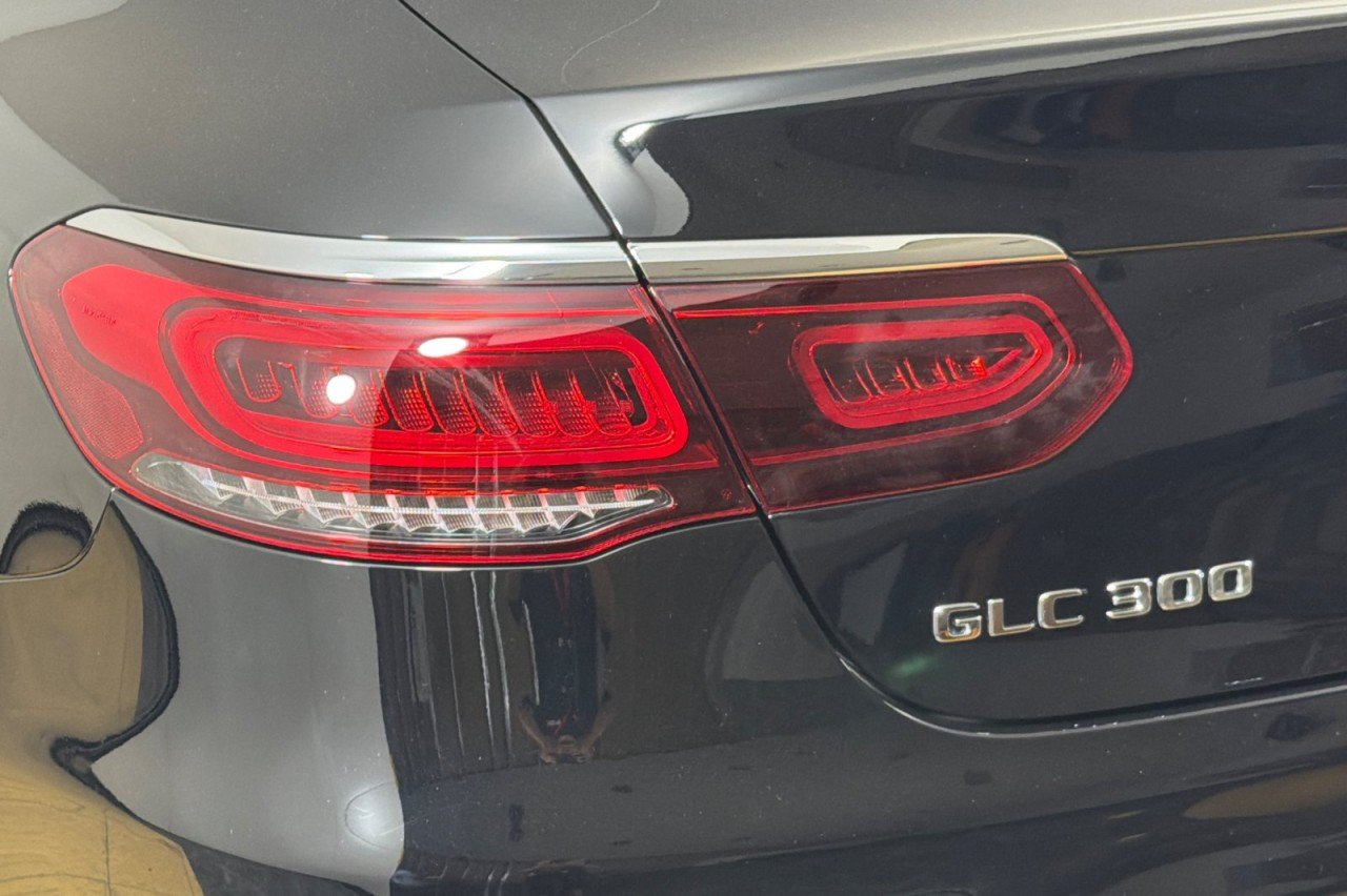 Certified Used 2022 Black Mercedes-Benz GLC 300 image 25